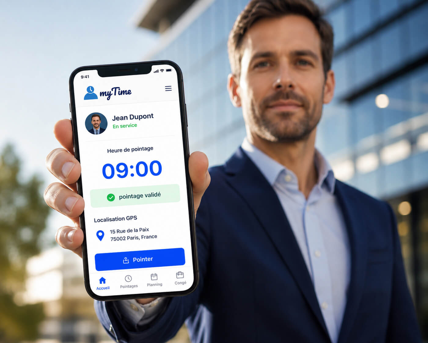 Employé pointant en service depuis son smartphone avec MyTime
